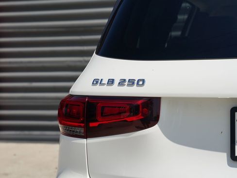 Used 2021 Mercedes-Benz GLB 250 w/ Premium Package image 6