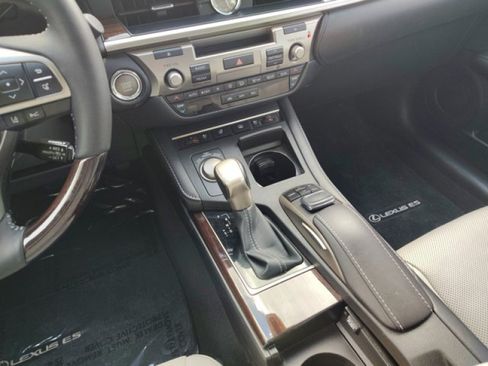 Used 2017 Lexus ES 350 w/ Luxury Package FWD image 14