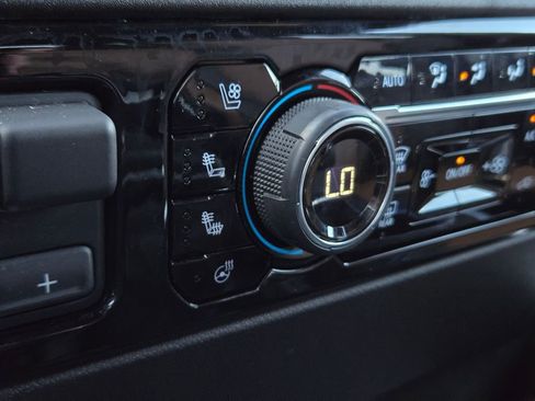 Used 2024 Chevrolet Silverado 1500 High Country image 22