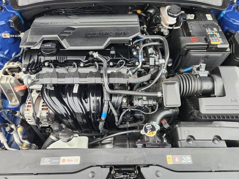 Certified 2023 Hyundai Elantra Limited w/ Preferred Accessory Package image 19