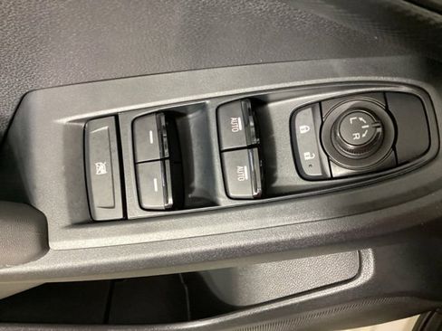 Used 2025 Subaru Crosstrek 2.5i Premium w/ Convenience Package #2 image 14