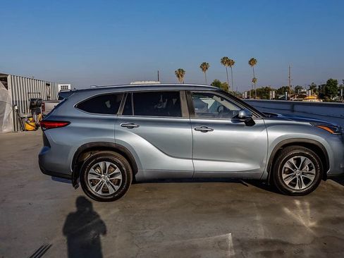 Used 2021 Toyota Highlander XLE AWD/4WD image 12
