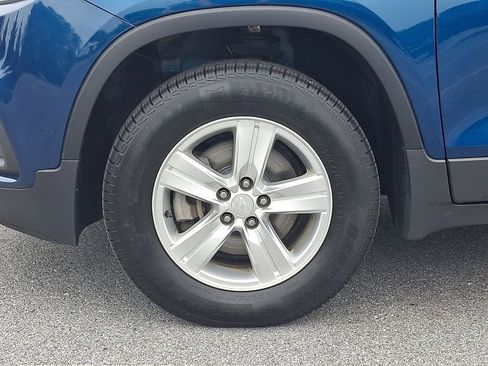 Used 2019 Chevrolet Trax LT w/ Sun & Sound Package AWD/4WD image 8