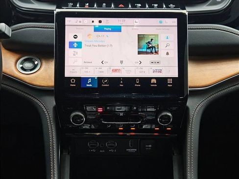 Used 2023 Jeep Grand Cherokee L Summit image 15