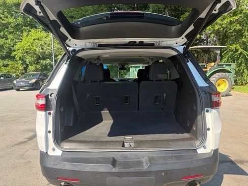 Used 2018 Chevrolet Traverse LT FWD image 18