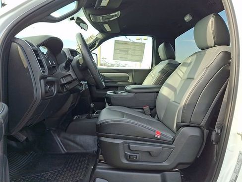 Used 2024 RAM 2500 Tradesman w/ Chrome Appearance Group image 13