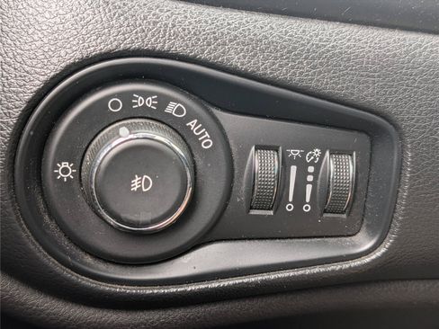 Used 2022 Jeep Renegade Limited w/ Sun, Sound & Wheels Group AWD/4WD image 22