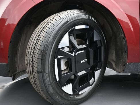 Used 2025 Kia Carnival EX FWD image 42