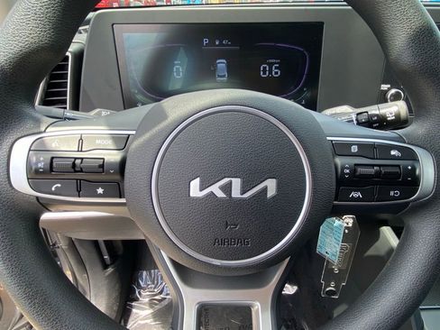 Used 2025 Kia Sportage LX FWD image 18