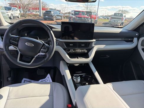 Used 2025 Ford Explorer Platinum w/ Ultimate Package image 28