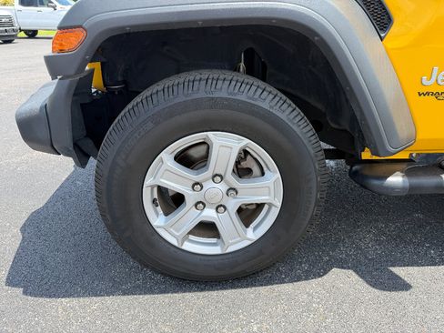 Used 2018 Jeep Wrangler Sport AWD/4WD image 9