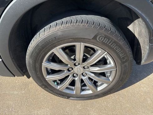 Used 2022 Cadillac XT4 Premium Luxury w/ Safety Alert Package image 6