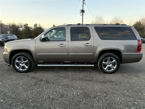 Used 2014 Chevrolet Suburban LTZ image 2