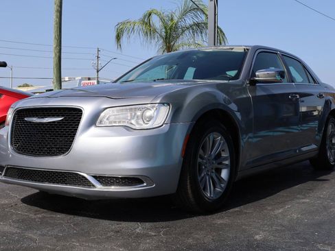 Used 2016 Chrysler 300 C RWD image 2