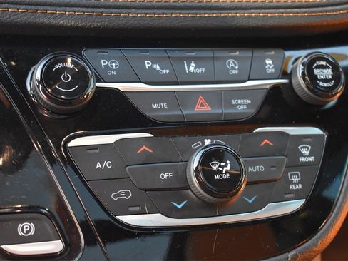 Used 2021 Chrysler Pacifica Pinnacle image 39