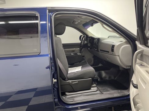 Used 2011 Chevrolet Silverado 1500 W/T image 25