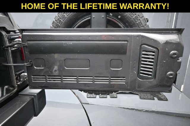Used 2017 Jeep Wrangler Unlimited Sahara w/ Max Tow Package AWD/4WD image 34