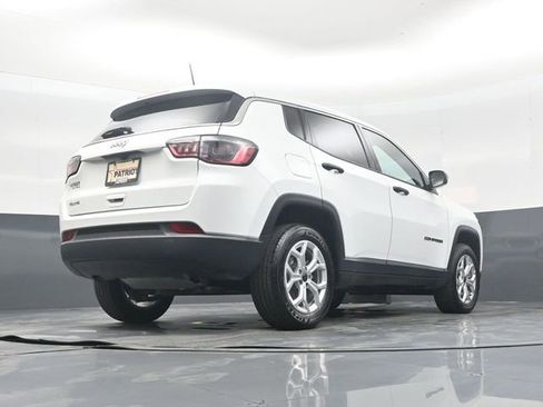 Used 2025 Jeep Compass Sport image 40