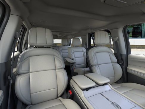 New 2026 Lincoln Navigator L Premier AWD/4WD image 10