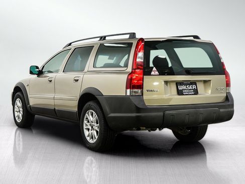 Used 2004 Volvo XC70 AWD/4WD image 3