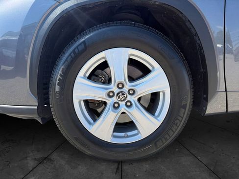 Used 2023 Toyota Highlander LE FWD image 14
