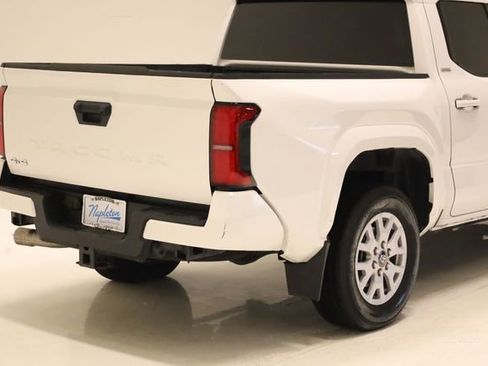 Used 2024 Toyota Tacoma SR5 AWD/4WD image 7