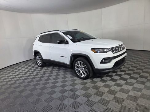 Certified 2022 Jeep Compass Latitude image 2