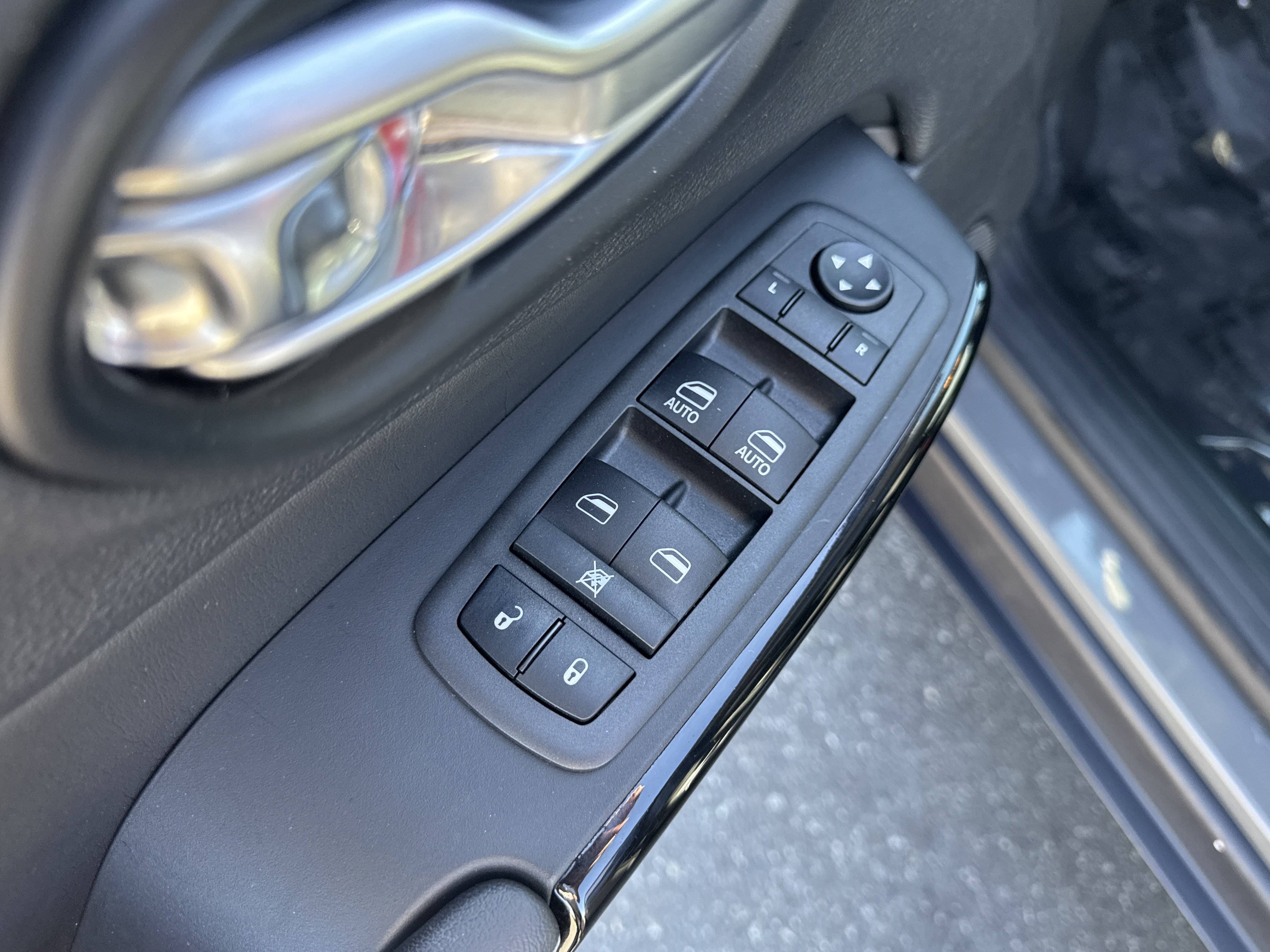 Used 2023 Jeep Cherokee Altitude Lux AWD/4WD image 15