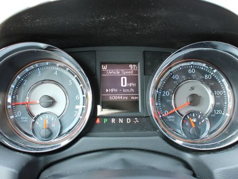 Used 2016 Chrysler Town & Country S w/ Driver Convenience Group FWD image 12