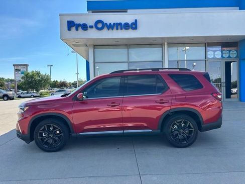 Certified 2025 Honda Pilot Touring image 8