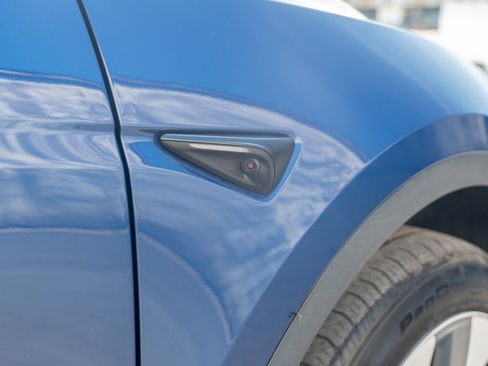 Used 2023 Tesla Model Y Long Range AWD/4WD image 17