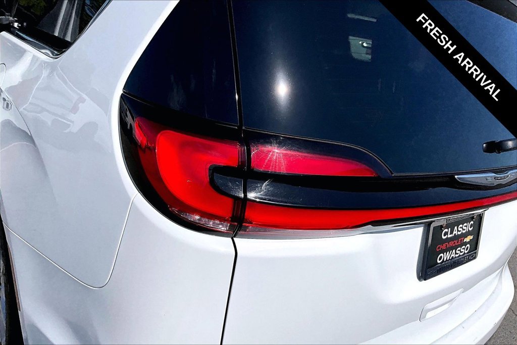 Used 2025 Chrysler Pacifica Select FWD image 21