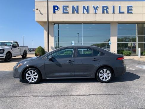 Used 2025 Toyota Corolla LE image 8