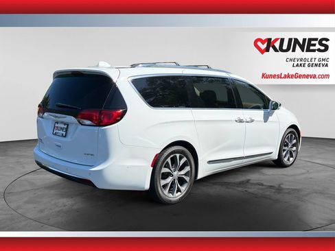Used 2018 Chrysler Pacifica Limited w/ Advanced Safetytec Group FWD image 9