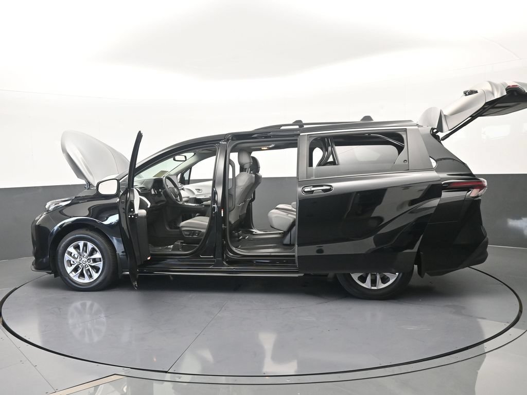 Used 2025 Toyota Sienna XLE w/ XLE Plus Package FWD image 77