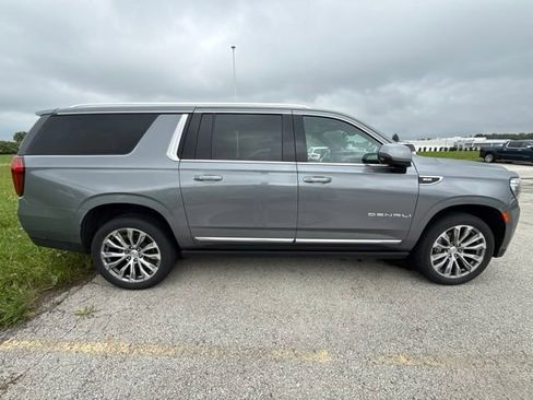 Used 2022 GMC Yukon XL Denali AWD/4WD image 7