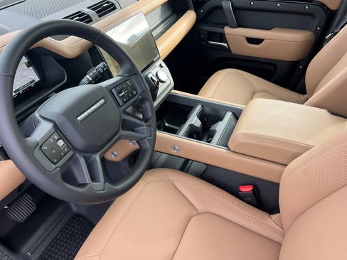 New 2026 Land Rover Defender 130 X-Dynamic SE image 5