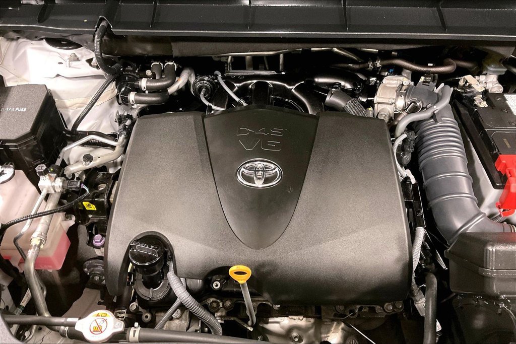 Used 2020 Toyota Highlander XLE AWD/4WD image 32