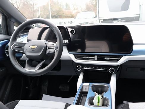 New 2026 Chevrolet Equinox EV LT w/ Convenience Package II FWD image 27
