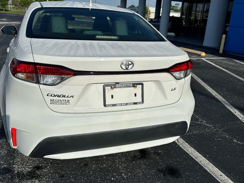 Used 2021 Toyota Corolla LE FWD image 6