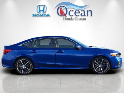 Used 2022 Honda Civic Touring image 2