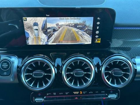 Used 2023 Mercedes-Benz GLB 250 4MATIC image 17