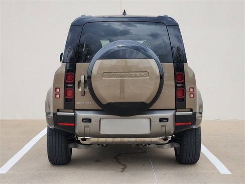 Used 2025 Land Rover Defender 110 X-Dynamic SE image 6