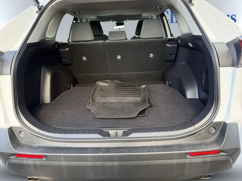 Used 2021 Toyota RAV4 XLE image 7