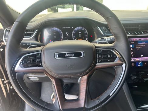 Used 2025 Jeep Grand Cherokee Summit w/ Obsidian Package AWD/4WD image 24