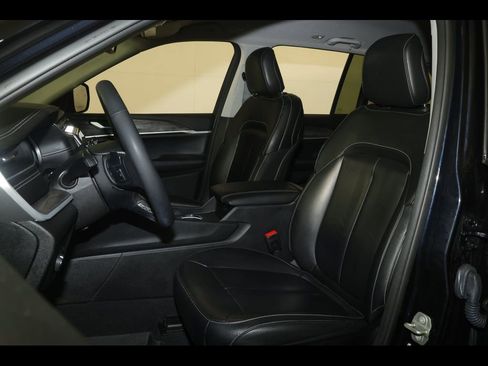 Used 2024 Jeep Grand Cherokee Limited image 22