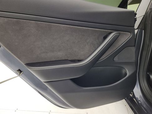 Used 2018 Tesla Model 3 Long Range image 25