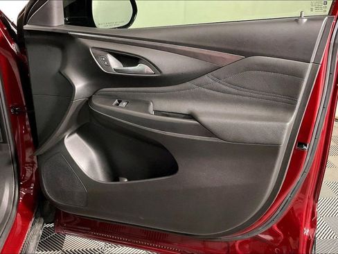 Used 2025 Buick Envista Sport Touring w/ Convenience I Package FWD image 25