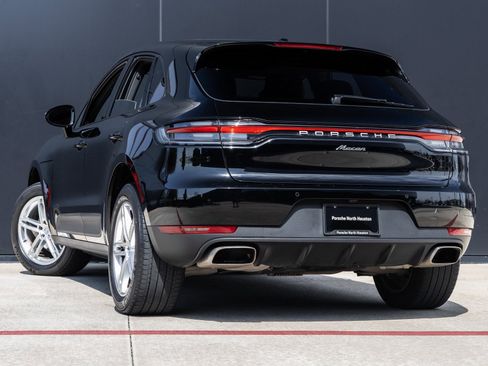 Certified 2021 Porsche Macan image 3