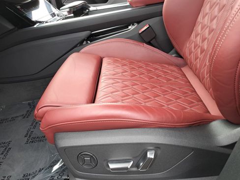 Certified 2023 Audi e-tron S Premium Plus AWD/4WD image 32